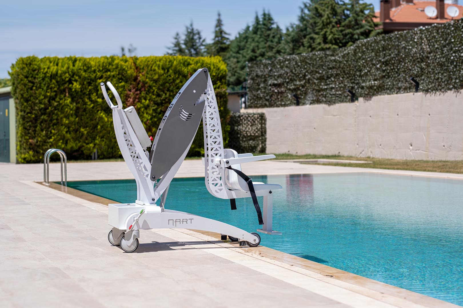 Nart Shark Pool Lift
